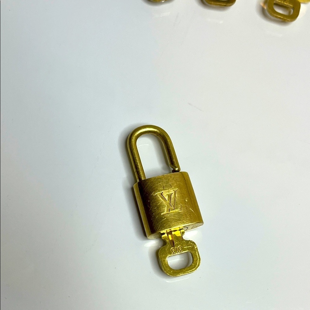 Louis Vuitton Padlock & Key #313